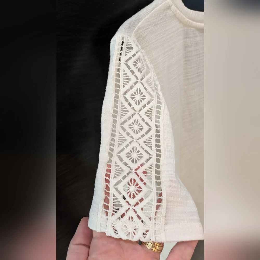 Retrology White Short Sleeve V-Neck Top - Picture 3 of 5
